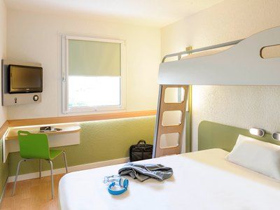 B&B Hotel 韦瑞-夏特林 外观 照片